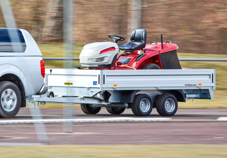 Humbaur Anhänger bei topcenter in Ellzee, Tieflader, Hochlader, Pferdeanhänger, Motorradanhänger